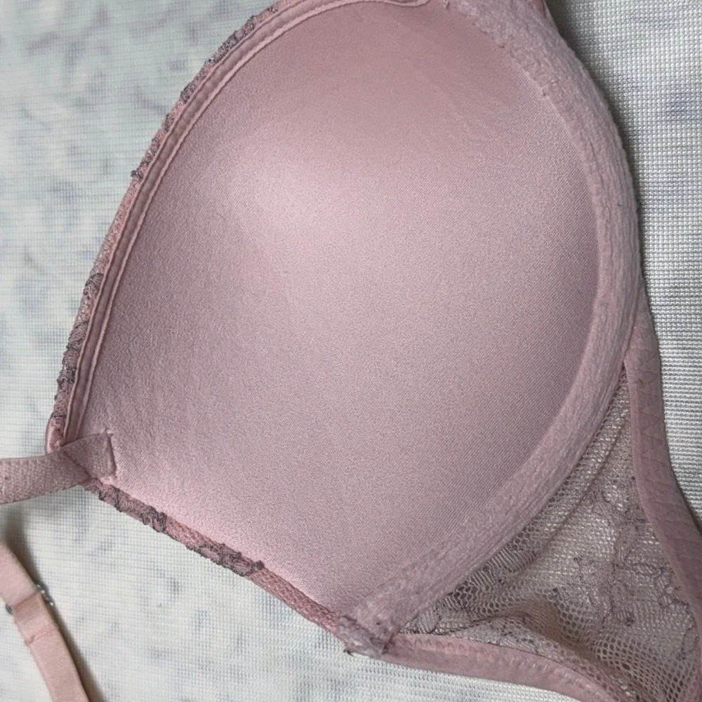 Victorias Secret Very Sexy Push-Up Bra 32D Peach  Lace Satin T-Back Racerback